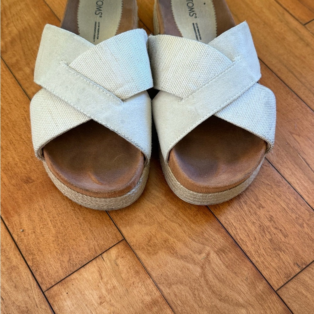 Cream Criss-Cross Slide Sandals with Cushioned Footbed